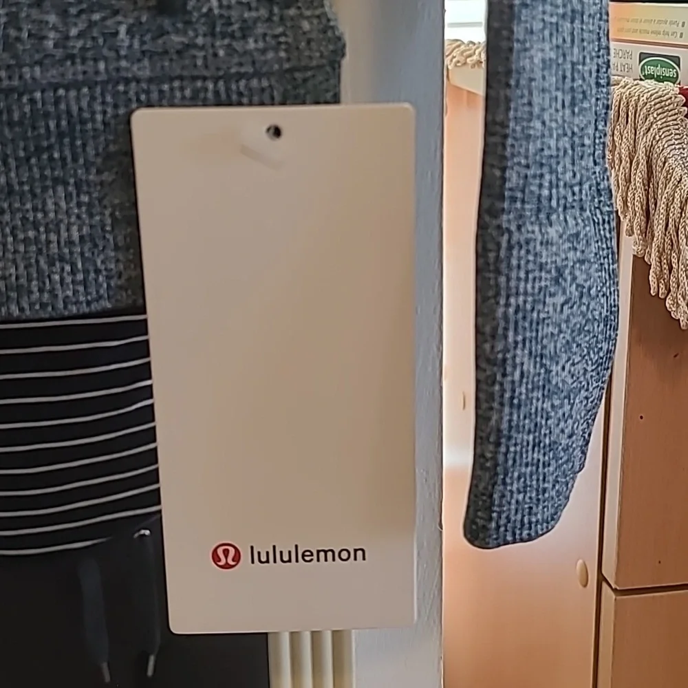 Lululemon Atletica Long Sleeves Active Top, Size 2, Color Light Blue 👌 ✨️ 😀 - Picture 4 of 16